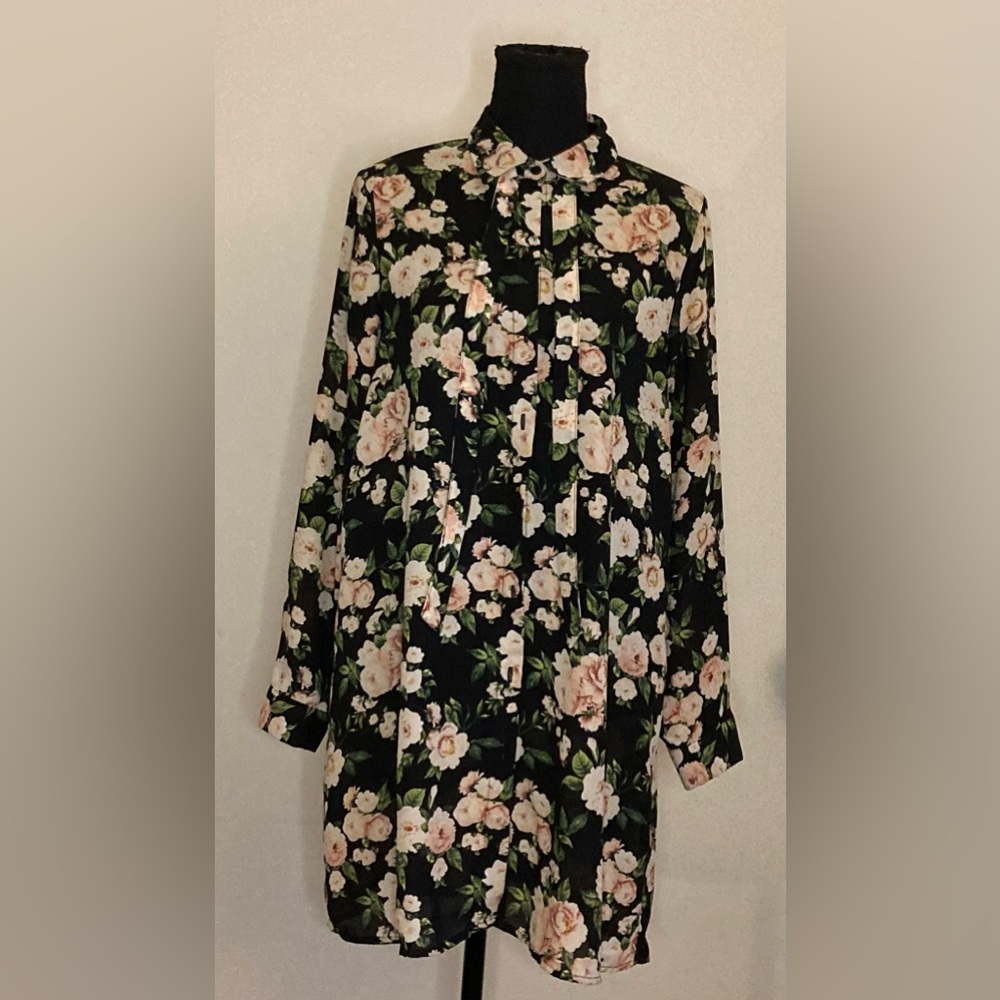 2/$15 Forever21-‎ Long sleeve black button down floral blouse size Medium - Picture 2 of 6